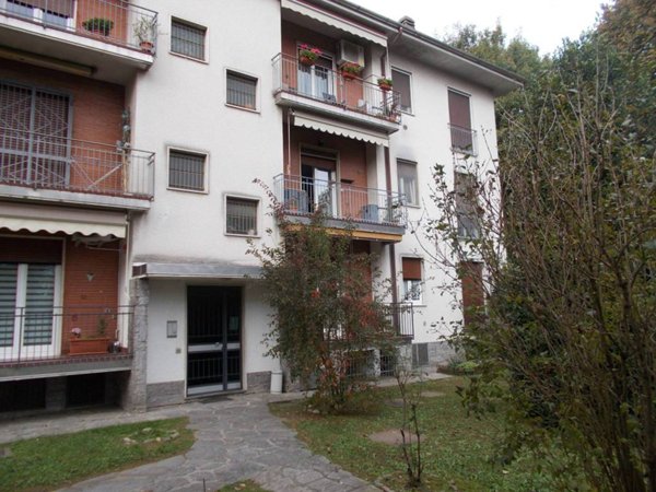 appartamento in vendita a Samarate in zona Verghera