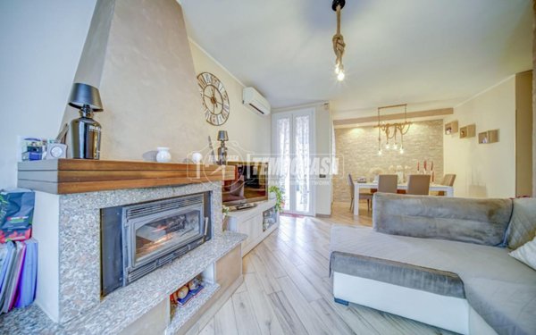 casa indipendente in vendita a Samarate