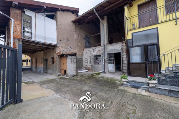 casale in vendita a Samarate