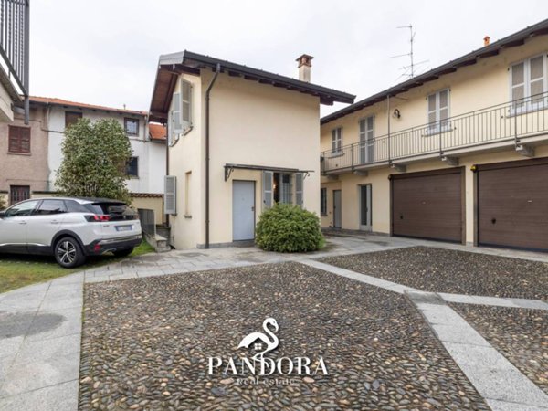 casa indipendente in vendita a Samarate