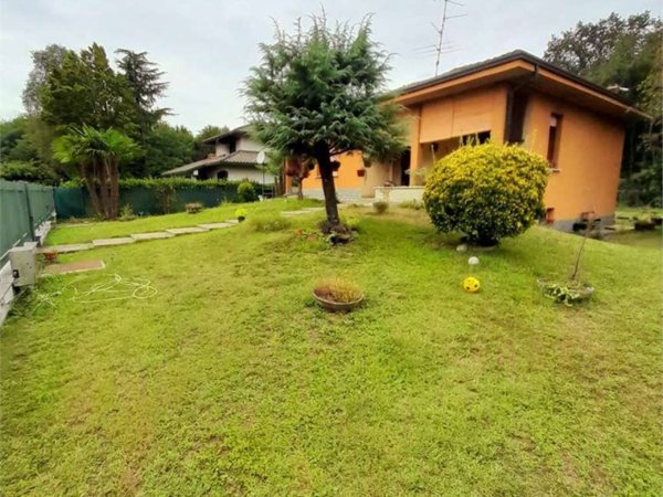 casa indipendente in vendita a Samarate