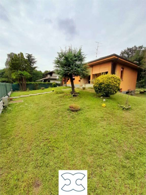casa indipendente in vendita a Samarate