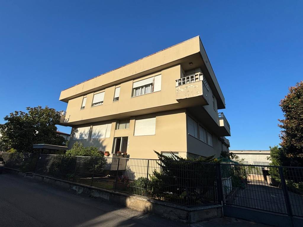 intera palazzina in vendita a Samarate