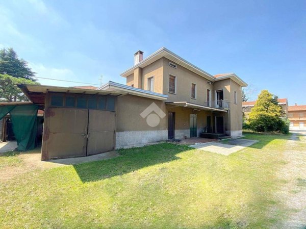 casa indipendente in vendita a Samarate