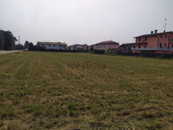 terreno edificabile in vendita a Samarate in zona Cascina Elisa