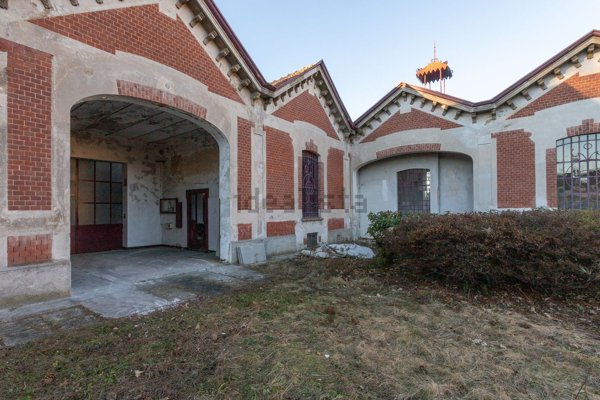 capannone in vendita a Samarate