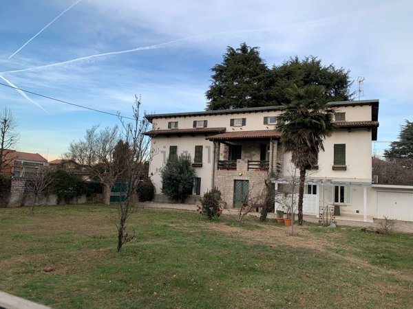 casa indipendente in vendita a Samarate