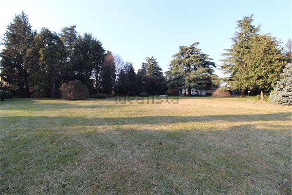 casa indipendente in vendita a Samarate in zona San Macario