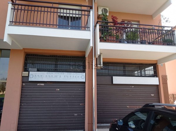 negozio in vendita a Samarate