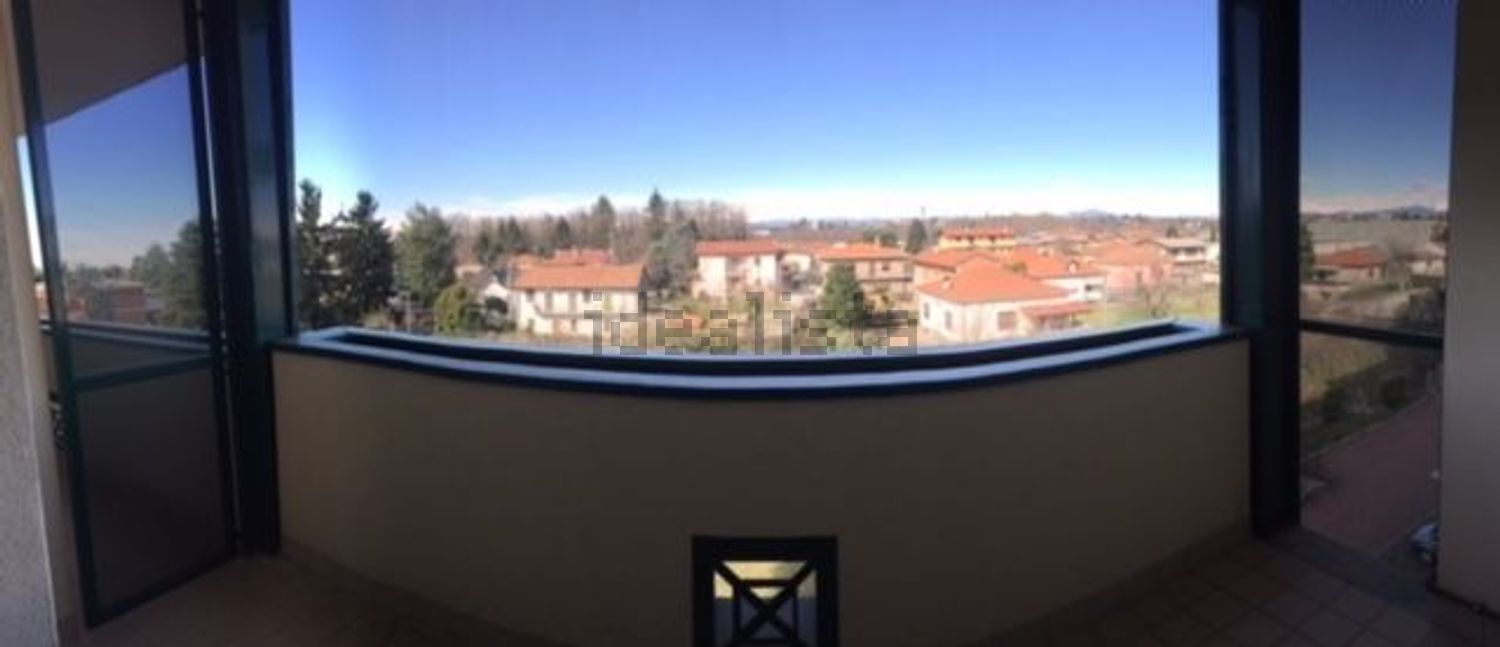 appartamento in vendita a Samarate in zona Verghera