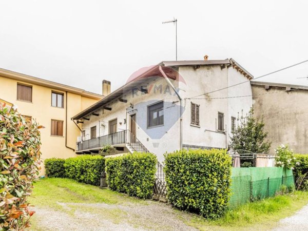 casa indipendente in vendita a Samarate in zona San Macario