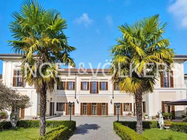 casa indipendente in vendita a Samarate