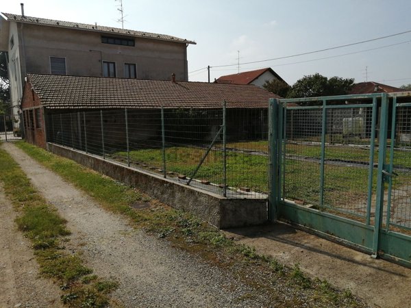 casale in vendita a Samarate in zona San Macario