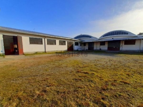 capannone in vendita a Samarate