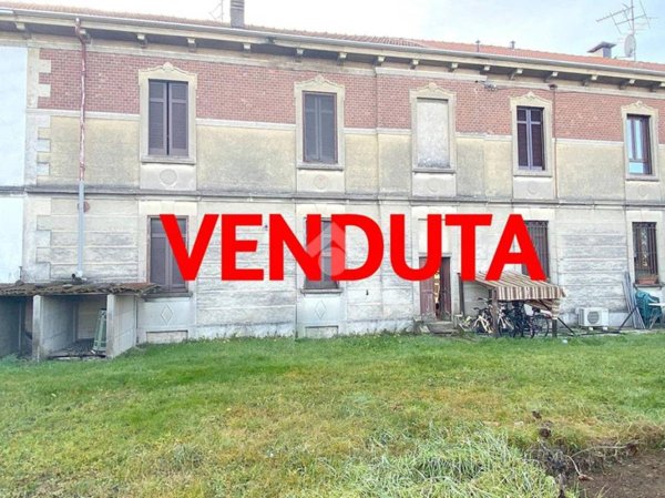 casa indipendente in vendita a Samarate