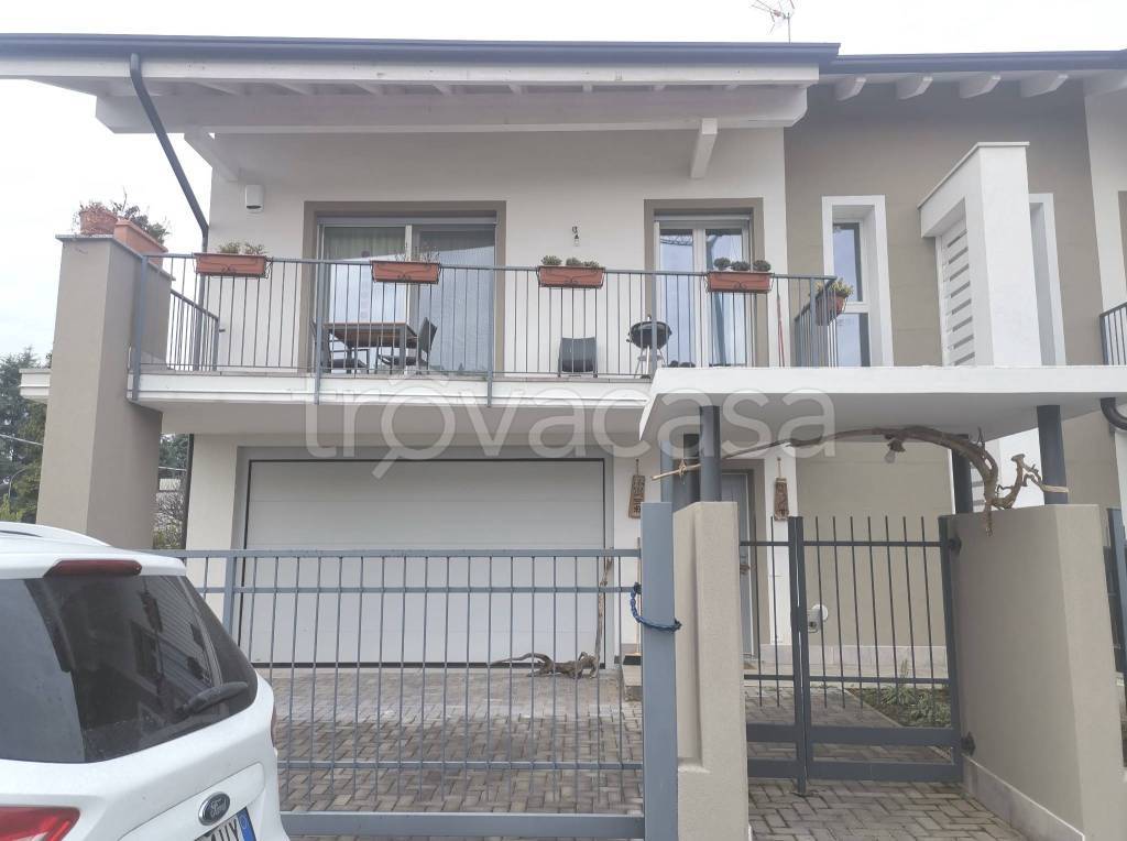 casa indipendente in vendita a Samarate