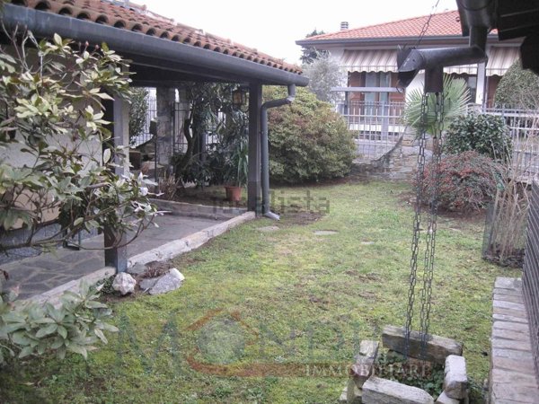casa indipendente in vendita a Samarate