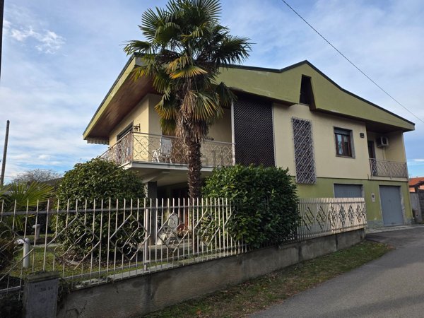 casa indipendente in vendita a Samarate