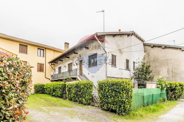 casa semindipendente in vendita a Samarate in zona San Macario