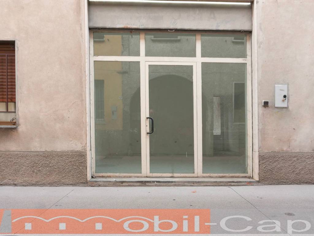 negozio in vendita a Samarate