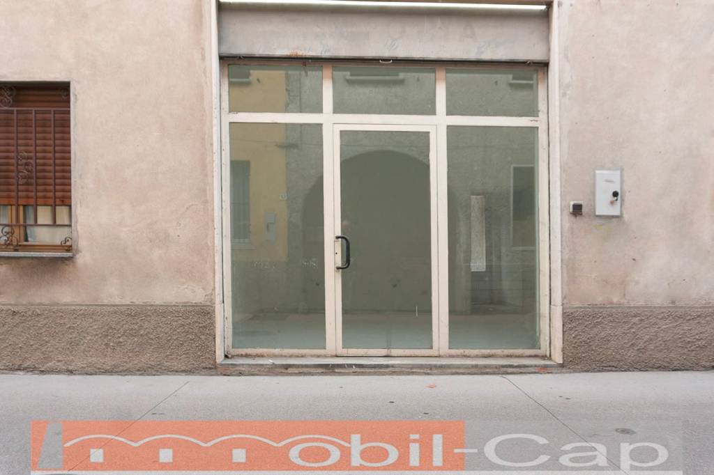 negozio in vendita a Samarate