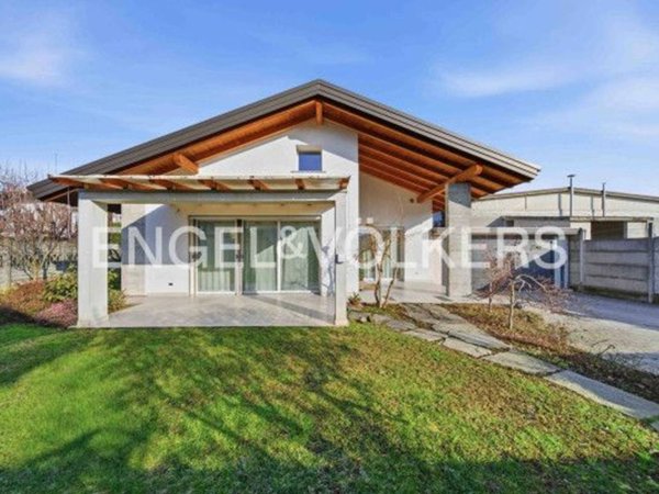 casa indipendente in vendita a Samarate