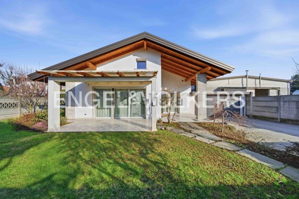 casa indipendente in vendita a Samarate