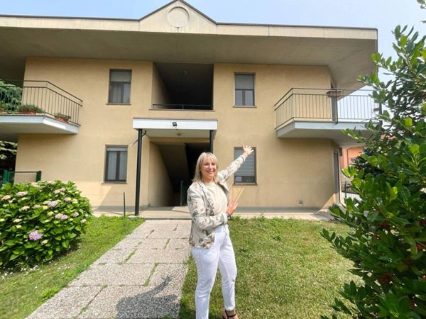 appartamento in vendita a Samarate in zona Cascina Elisa
