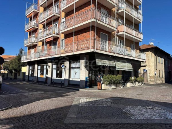 negozio in vendita a Samarate in zona San Macario