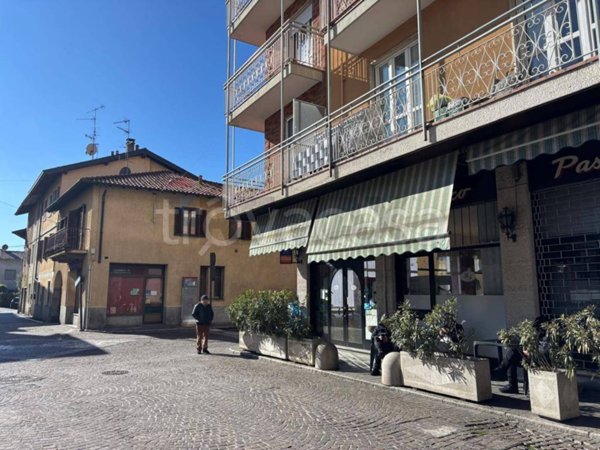 negozio in vendita a Samarate in zona San Macario
