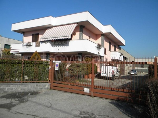 appartamento in vendita a Samarate in zona San Macario