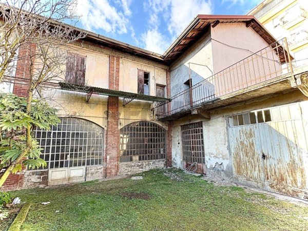 casa indipendente in vendita a Samarate in zona San Macario