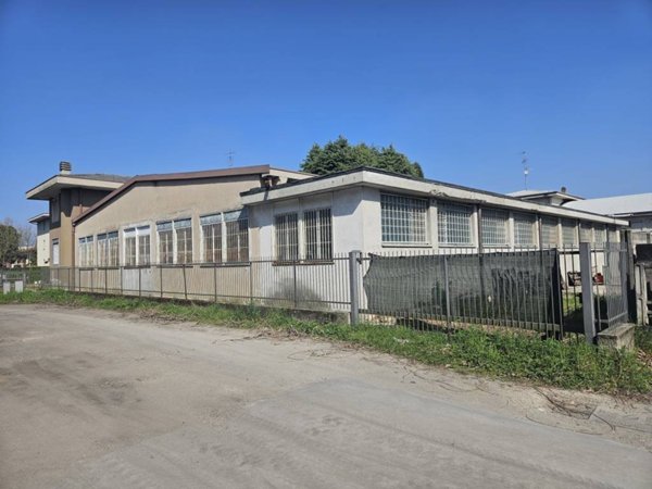 capannone in vendita a Samarate in zona San Macario