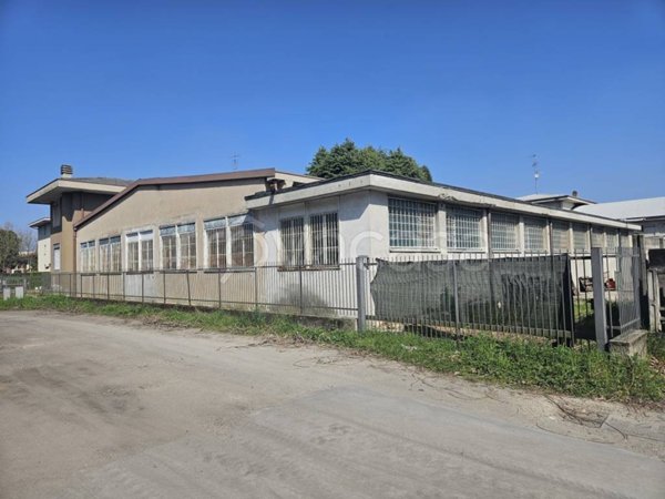 locale commerciale in vendita a Samarate in zona San Macario