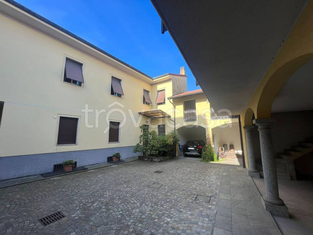 casa indipendente in vendita a Samarate