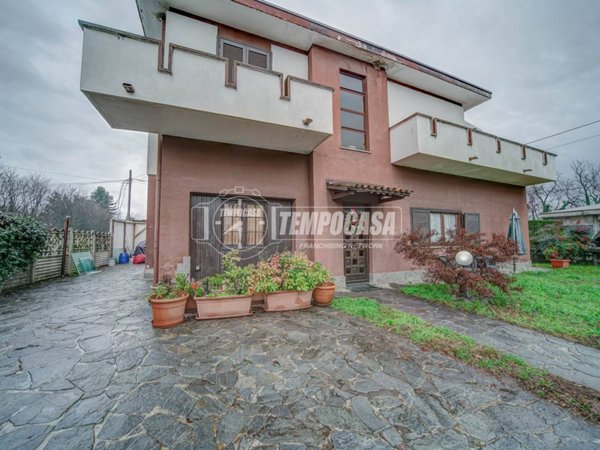 casa indipendente in vendita a Samarate