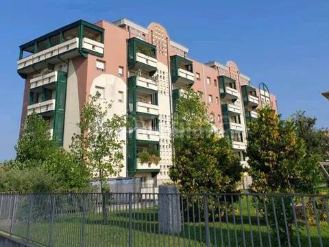 appartamento in vendita a Samarate in zona Verghera