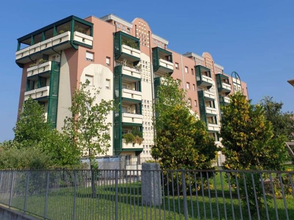 appartamento in vendita a Samarate in zona Verghera