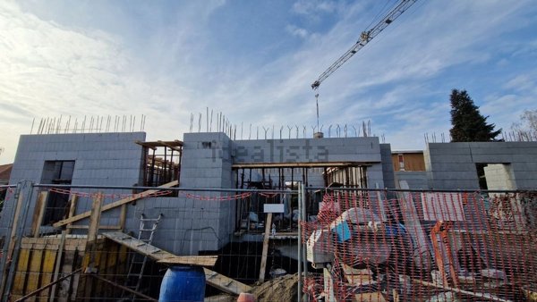 casa indipendente in vendita a Samarate in zona Verghera