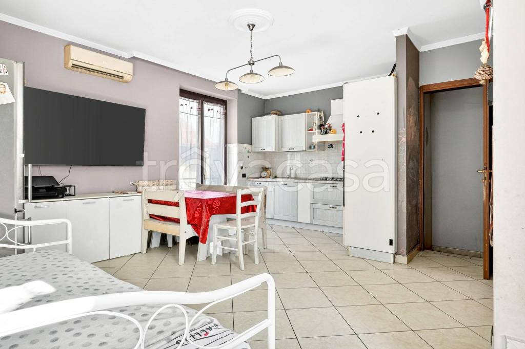 casa indipendente in vendita a Samarate in zona Cascina Elisa