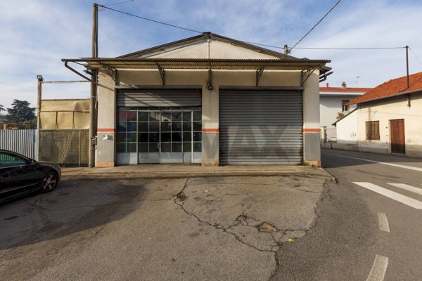 locale commerciale in vendita a Samarate