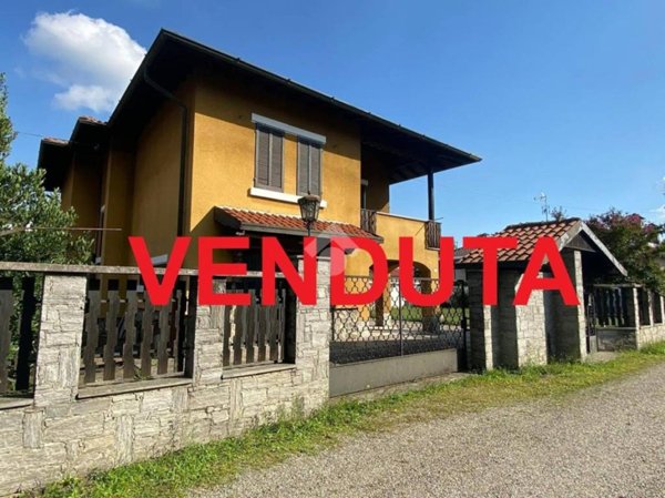 casa indipendente in vendita a Samarate