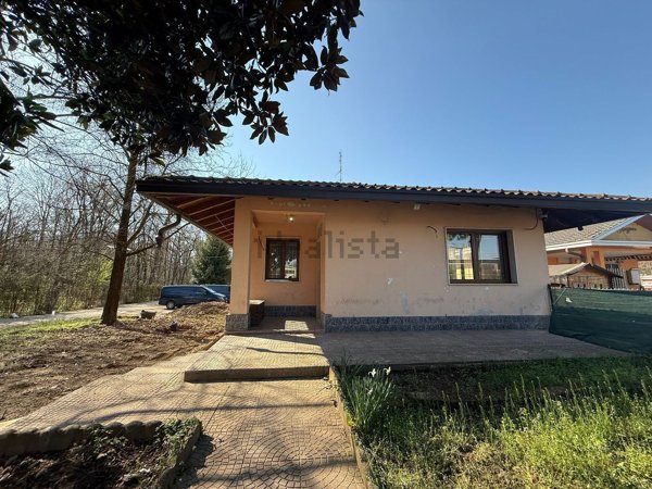 casa indipendente in vendita a Samarate