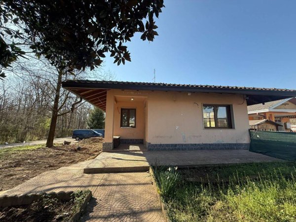 casa indipendente in vendita a Samarate