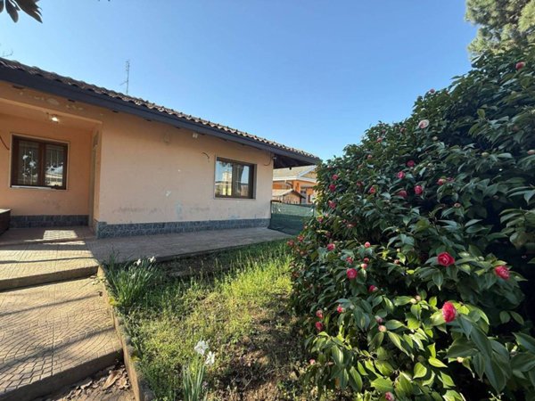 casa indipendente in vendita a Samarate