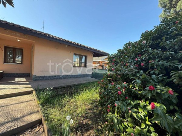casa indipendente in vendita a Samarate