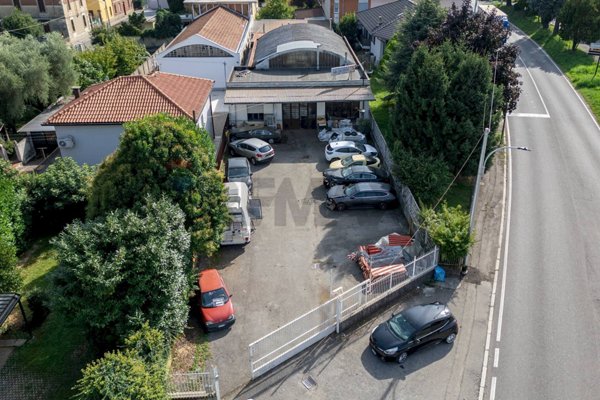 locale commerciale in vendita a Samarate