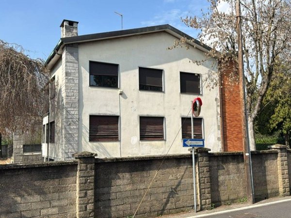 casa indipendente in vendita a Samarate