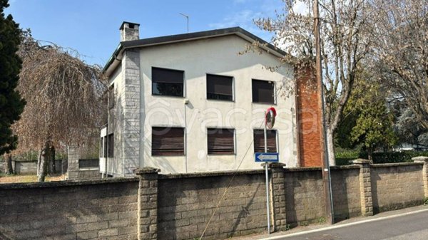 casa indipendente in vendita a Samarate