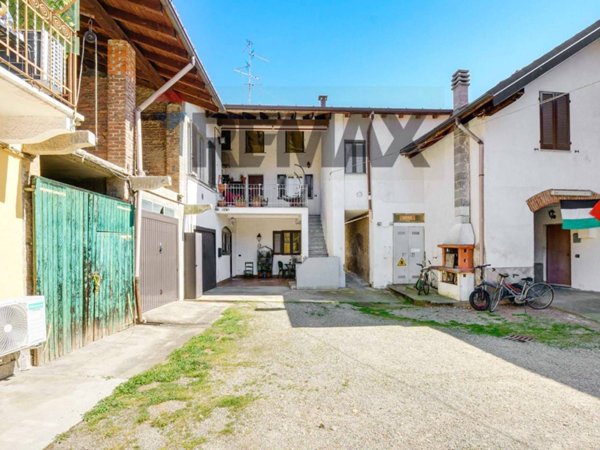 appartamento in vendita a Samarate in zona Verghera